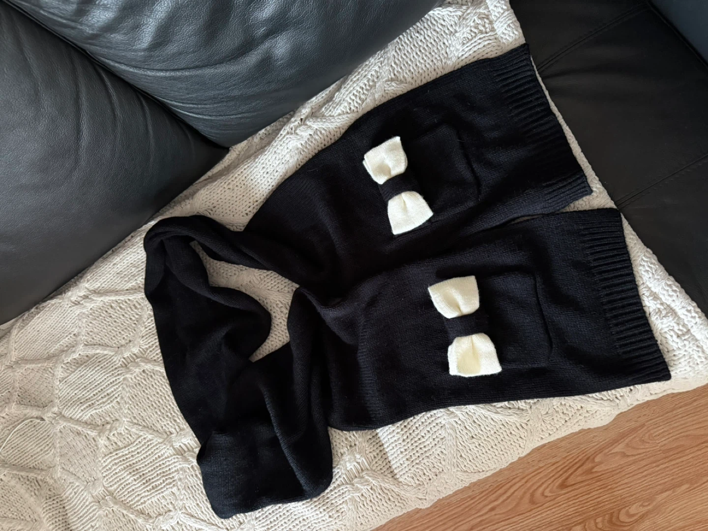 Kate Spade Black Scarf with Pockets - photo 4