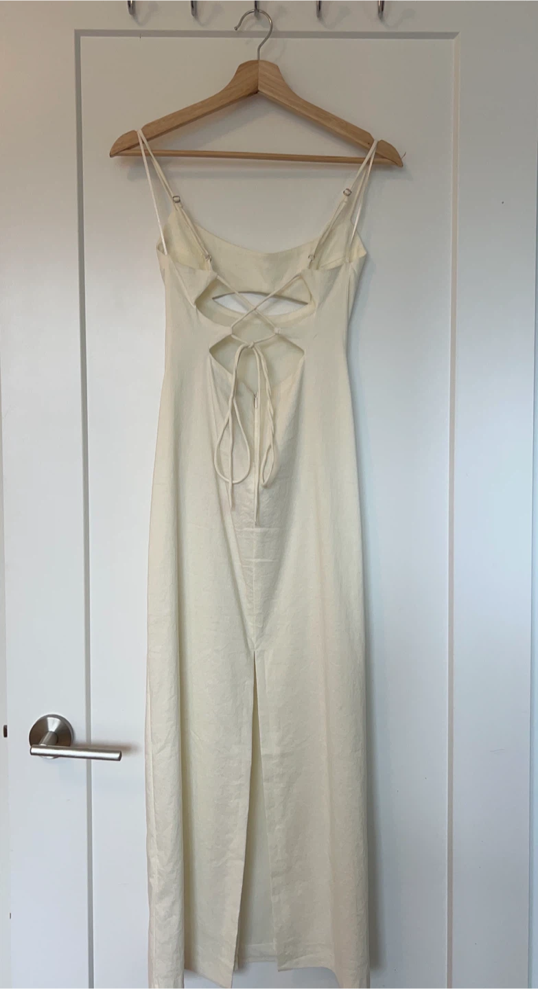 NWT Cream Dress w/ Cutout & Lace-Up Back - photo 2