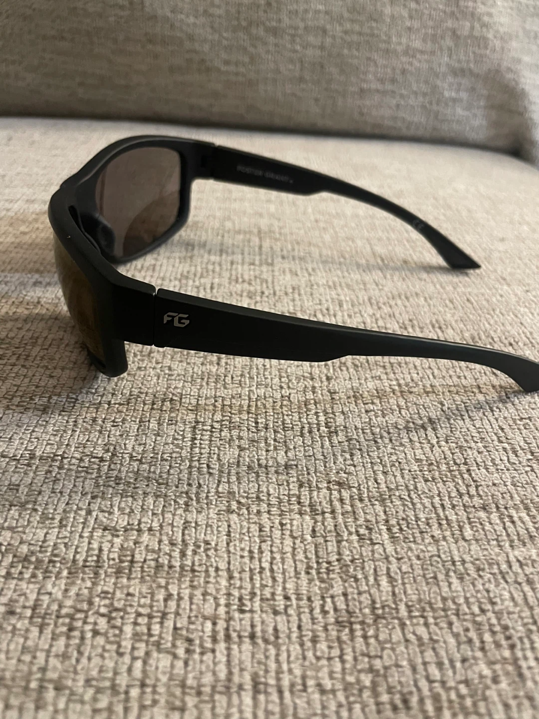 Foster Grant Black Sunglasses - photo 2