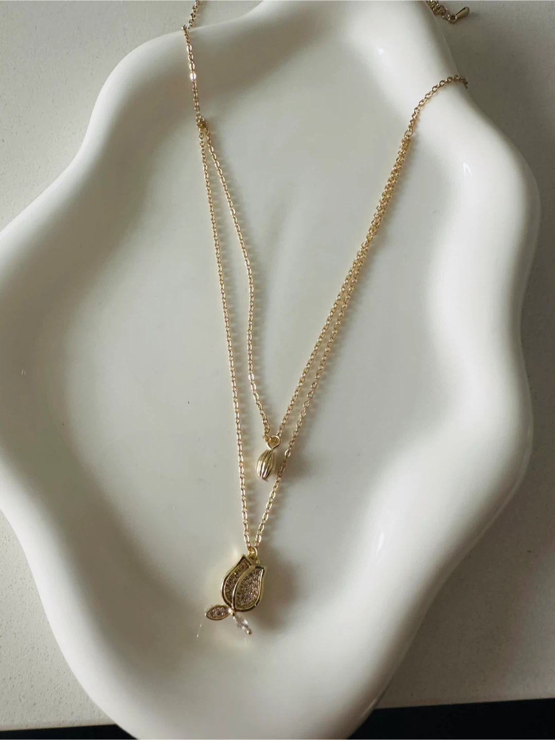 Gold Layered Tulip Necklace - photo 2