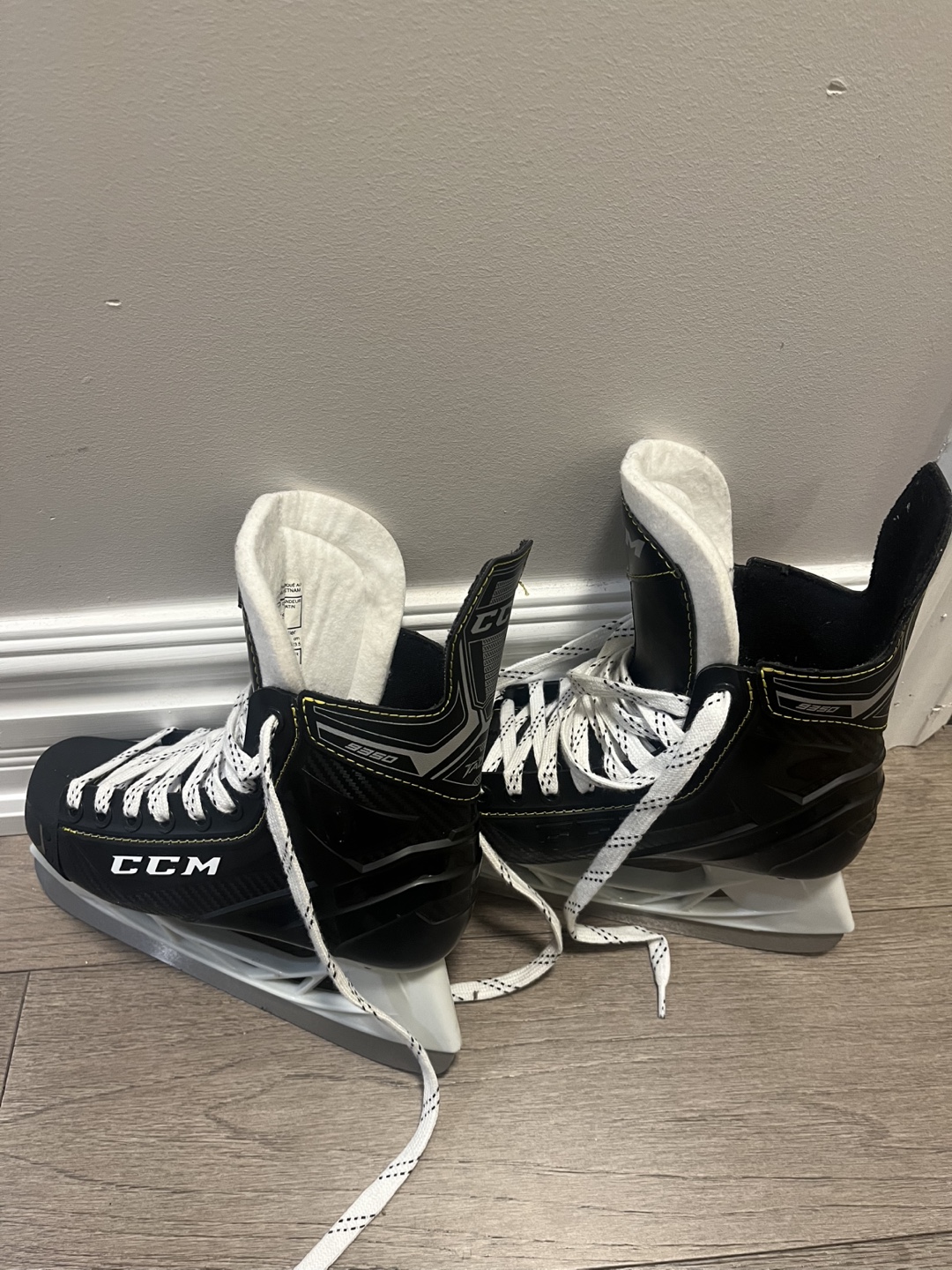 CCM Tacks 230 Ice Hockey Skates - Size US 4