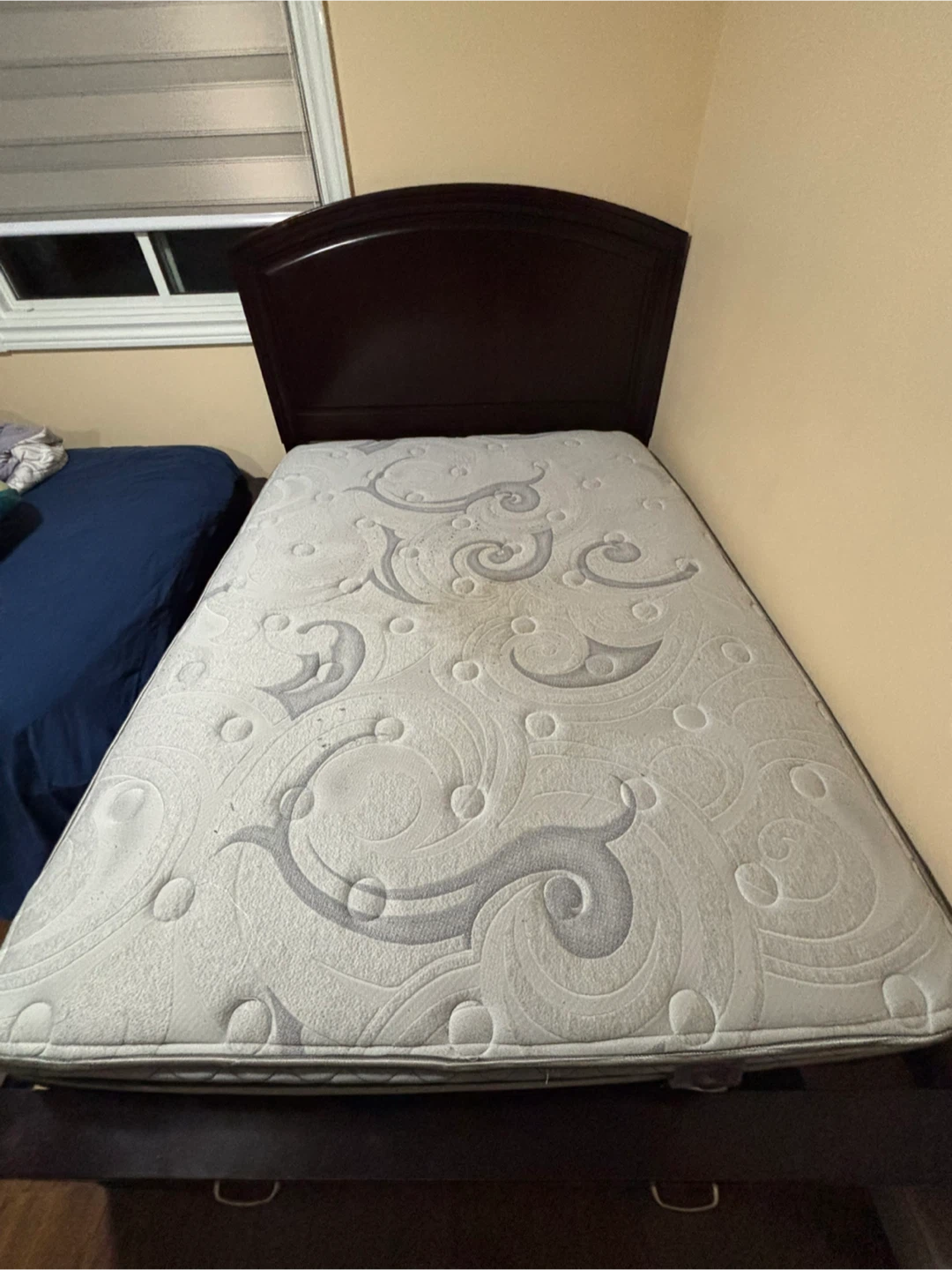 Wood double bed frame and double mattress - photo 3