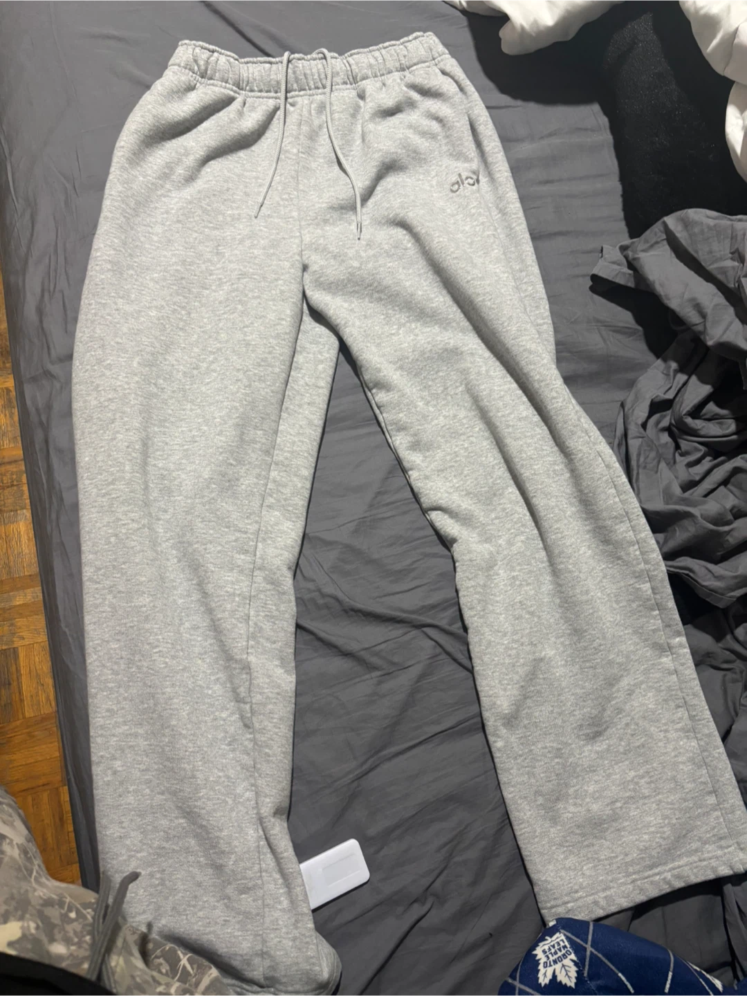 ALO Accolade Straight Leg Sweatpants - Size M - photo 4