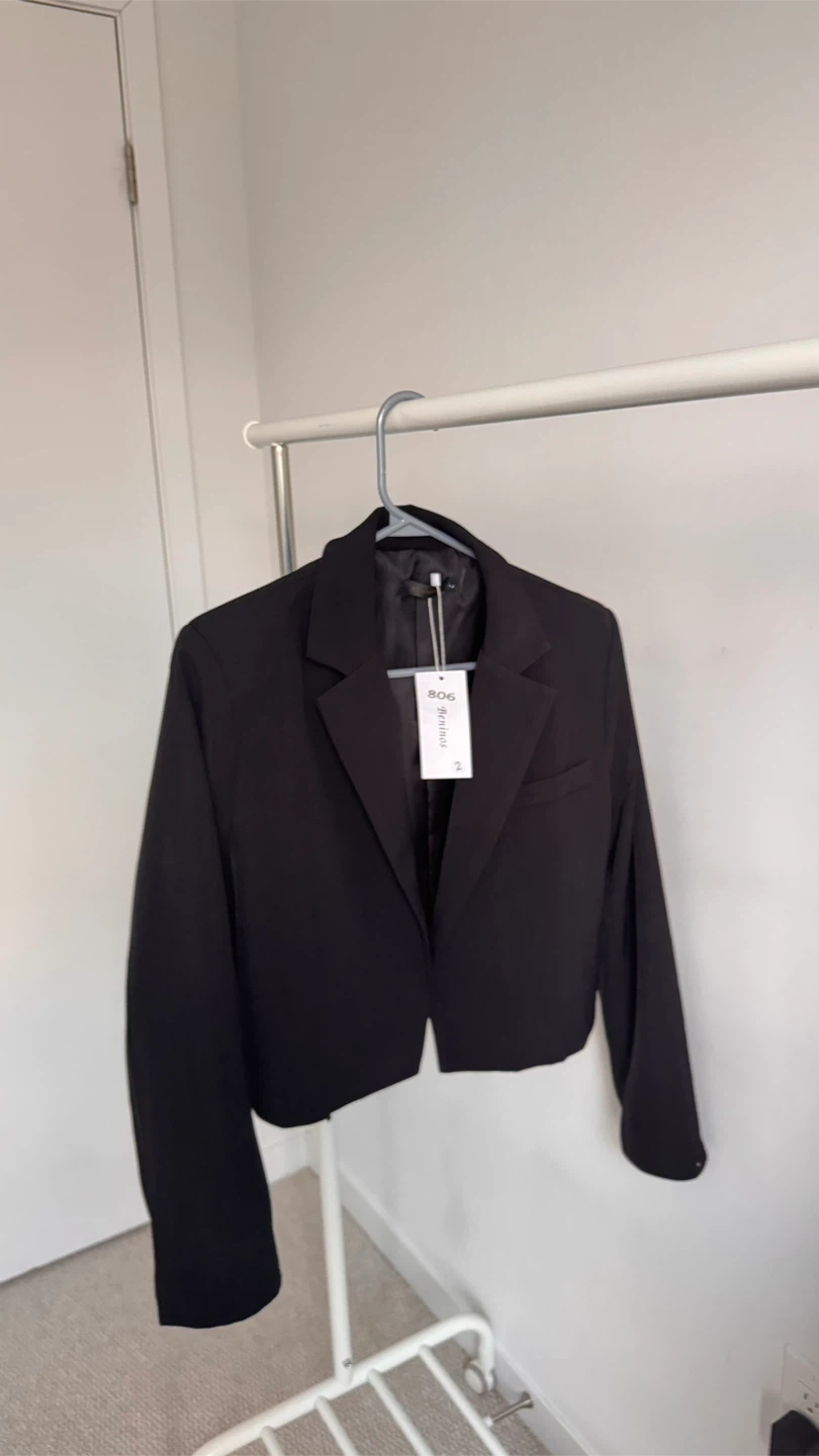 Beninos Black Cropped Blazer Size XS and L - photo 4