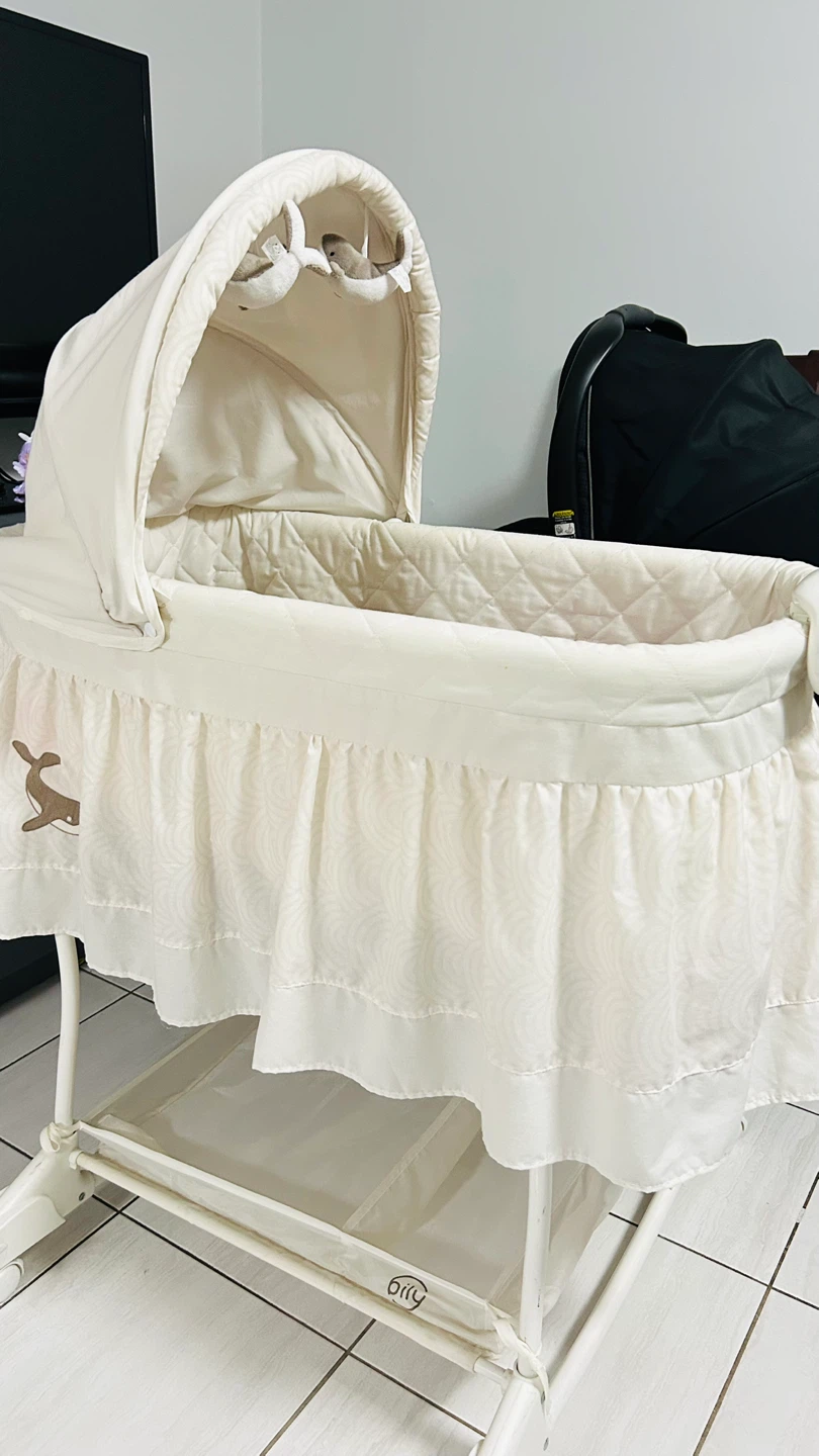 Bily Bassinet - Excellent Condition - photo 3