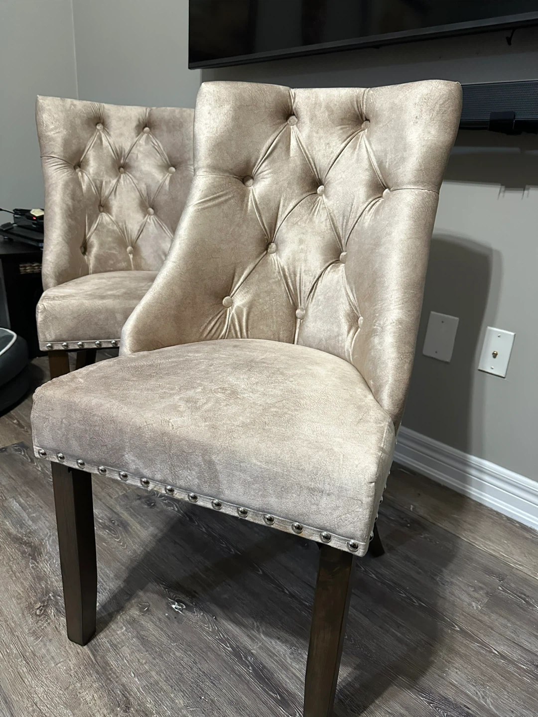 Tufted accent Chair - Beige/ dull golden