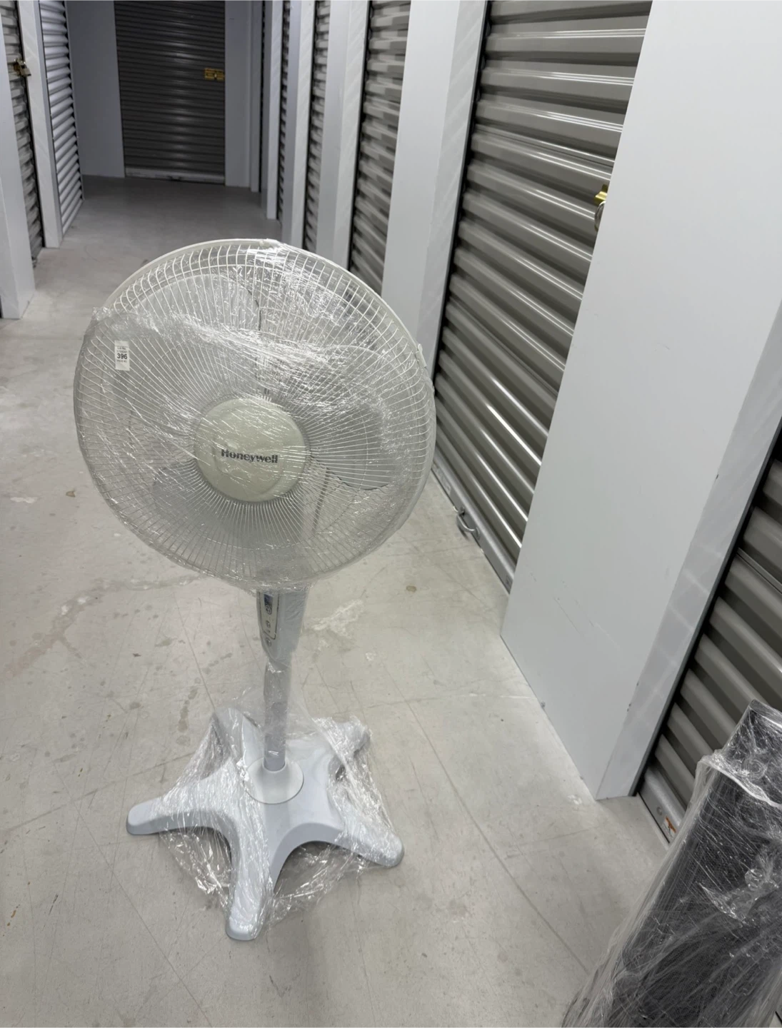 Honeywell White Stand Fan and portable heater - photo 3