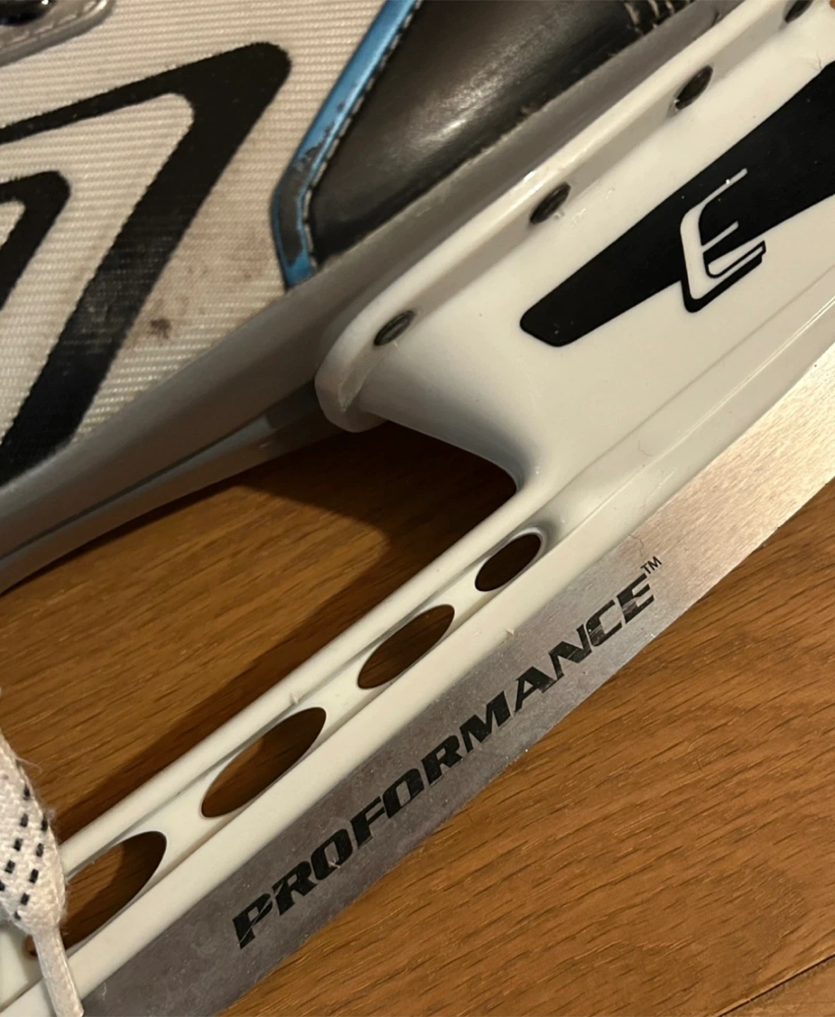 CCM Vector 3.0 Ice Hockey Skates - photo 3