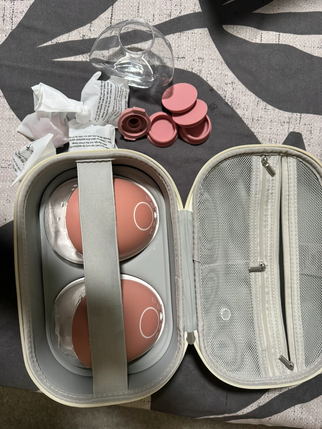 Momcozy Mobile Flow Double Breast Pump - Like New! - photo 3