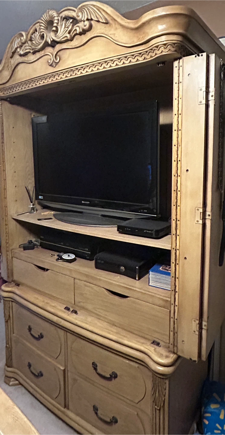 Antique-style Bedroom Set