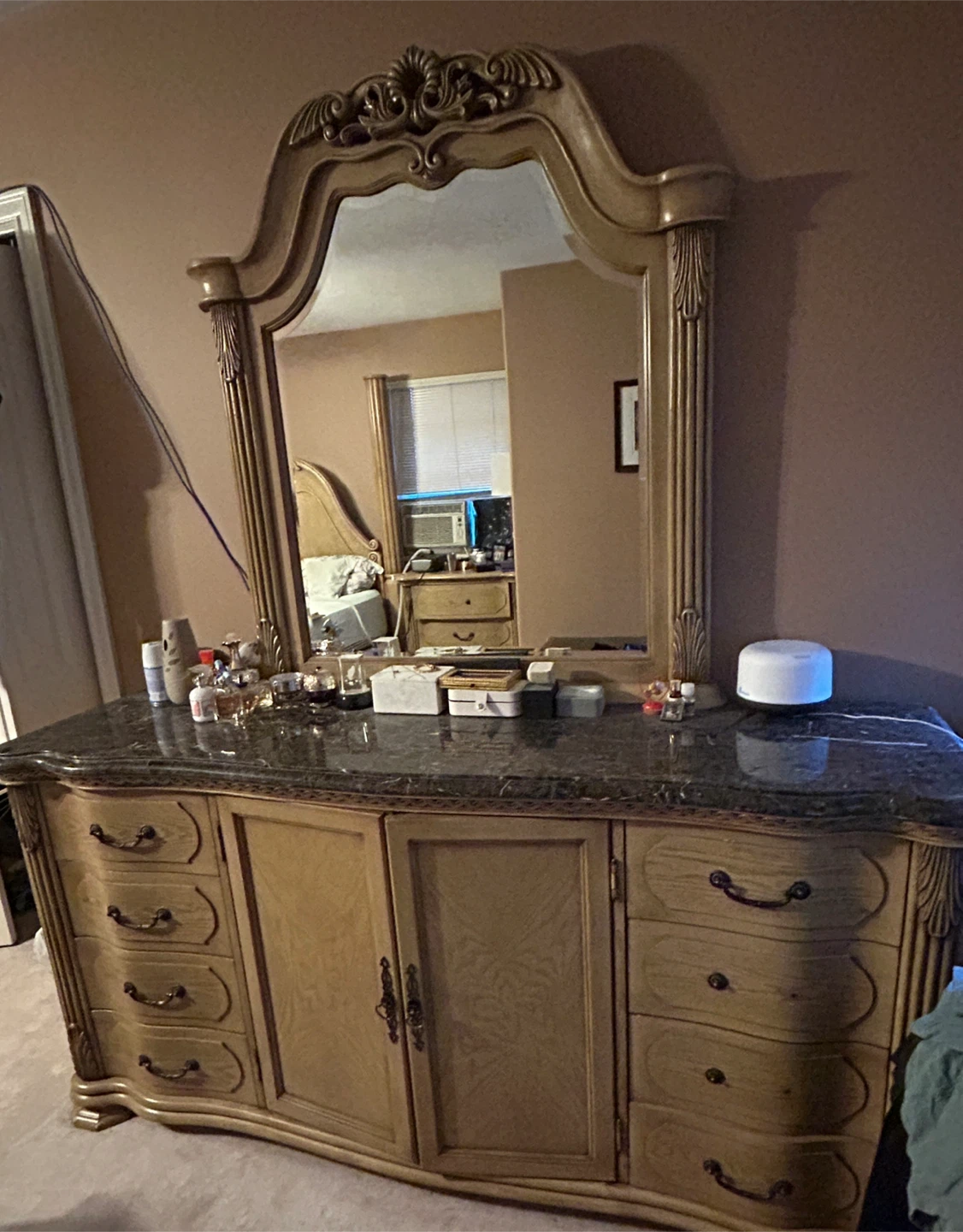 Antique-style Bedroom Set - photo 2