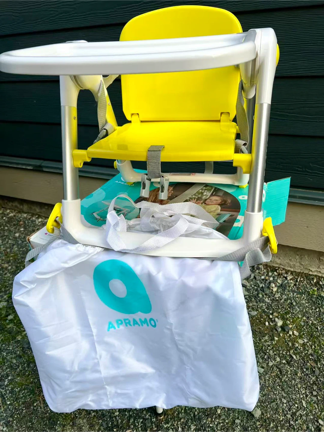 Apramo Flippa Dining Booster - Like New!