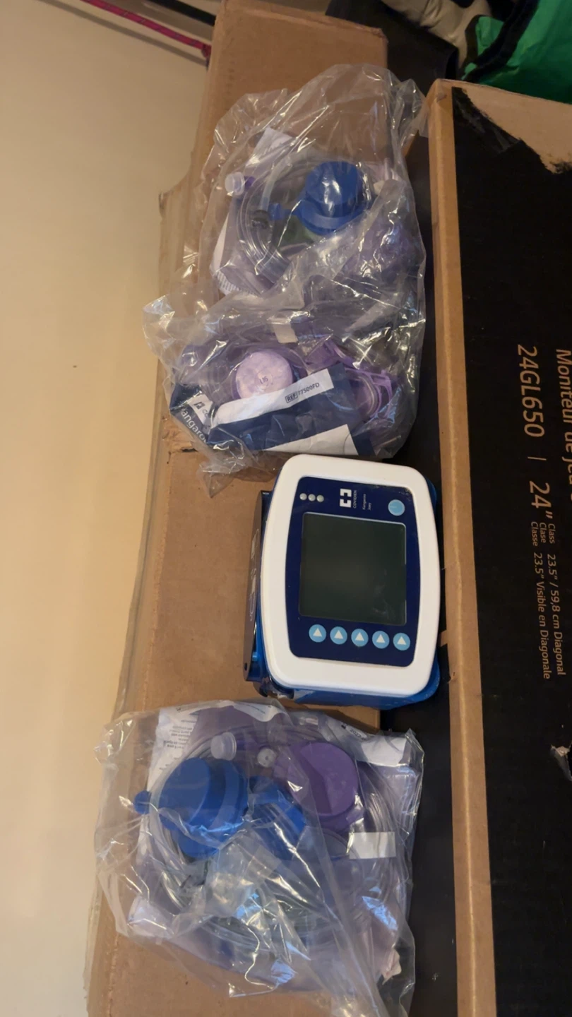 Kangaroo Feeding Pump & x5 feeding bags - photo 4