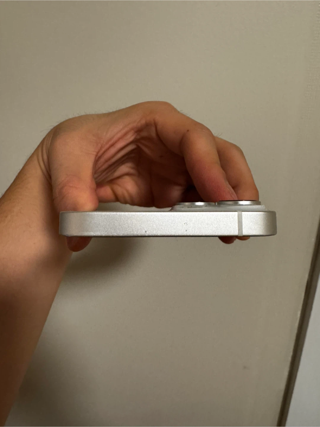Silver iPhone 14 - photo 5