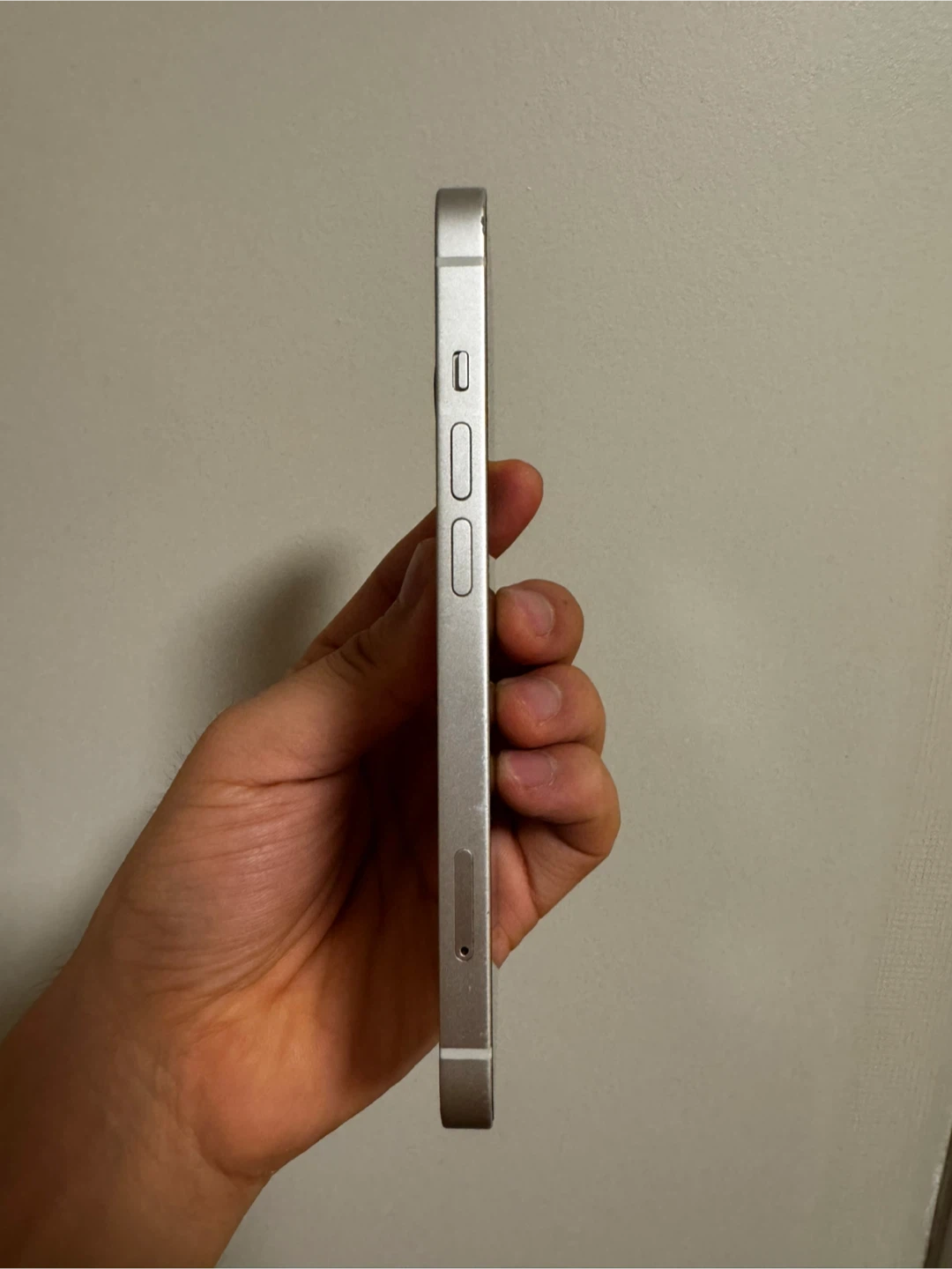 Silver iPhone 14 - photo 3