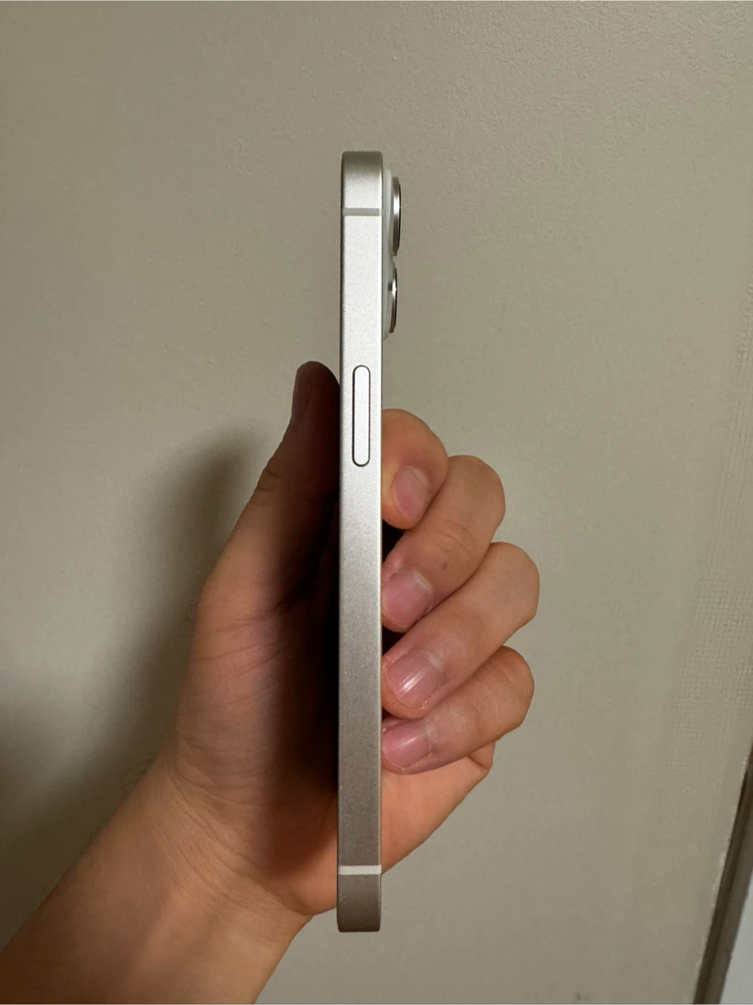 Silver iPhone 14 - photo 4