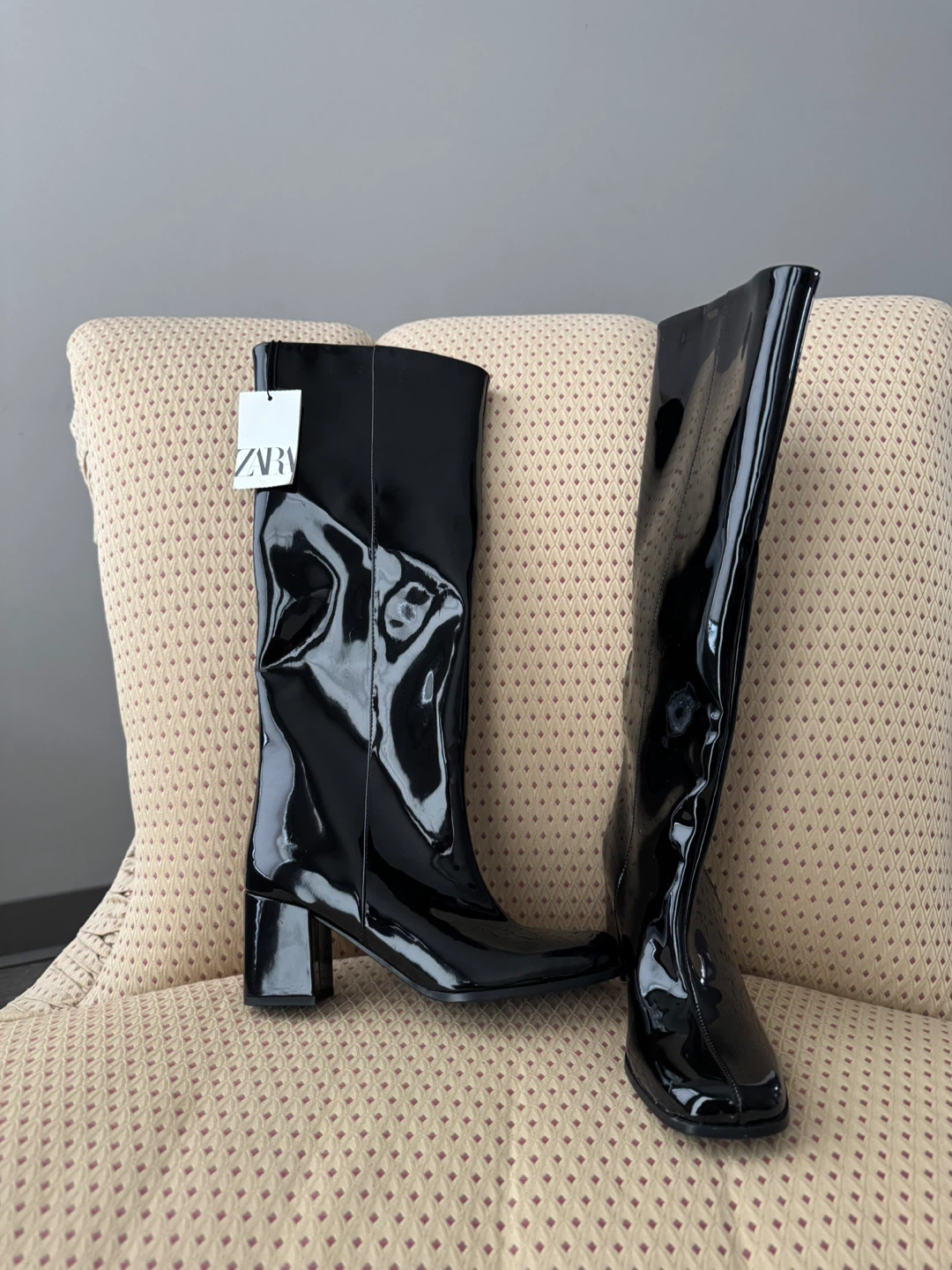 Beautiful Size 36 Zara Black Patent Leather Knee High Boots - photo 3