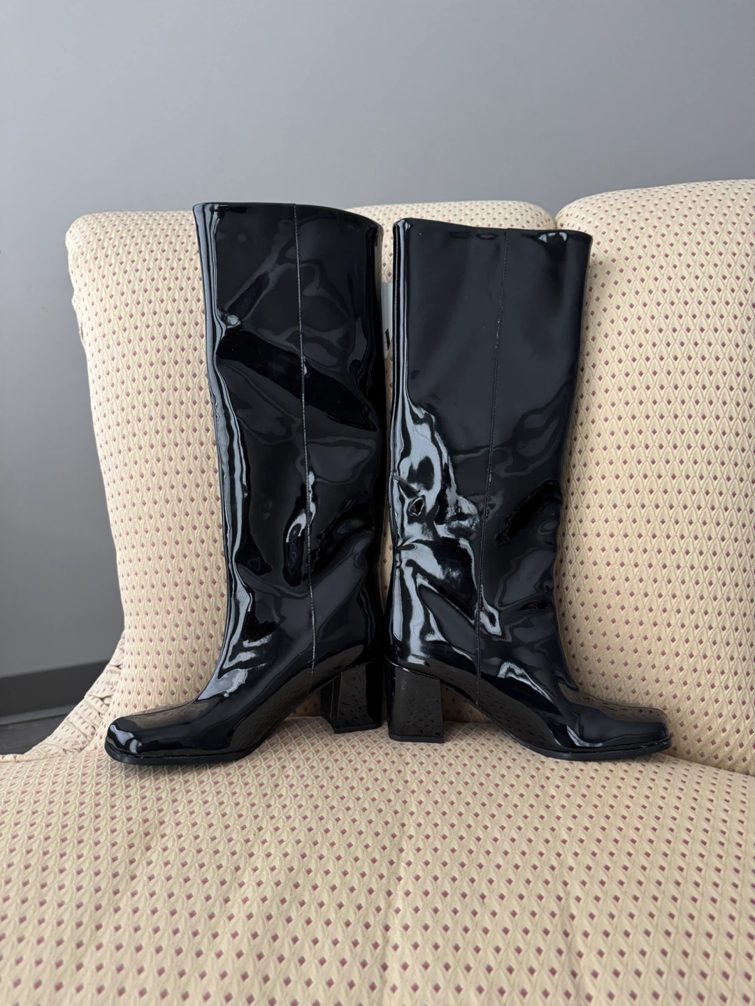 Beautiful Size 36 Zara Black Patent Leather Knee High Boots - photo 2