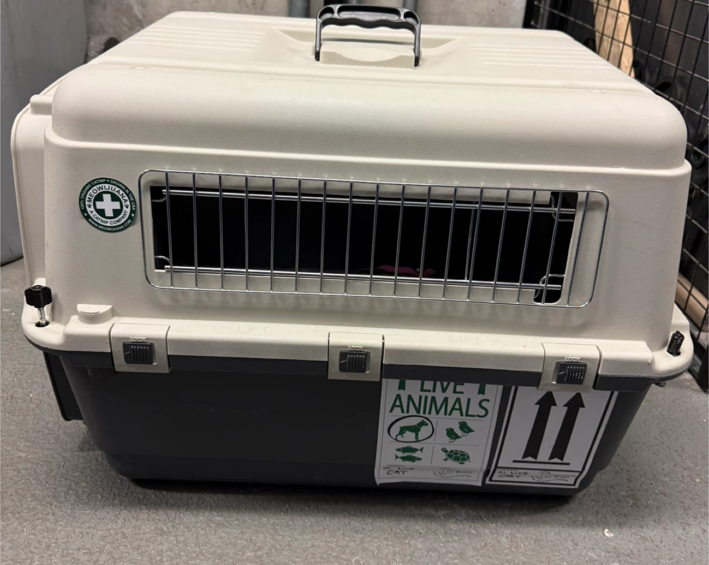 Pet Carrier - like new! - photo 3