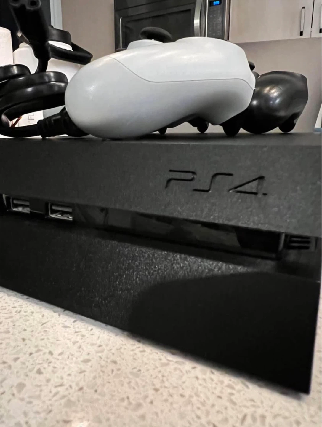 PS4 with 2 dual shock controllers (white and black) - photo 2