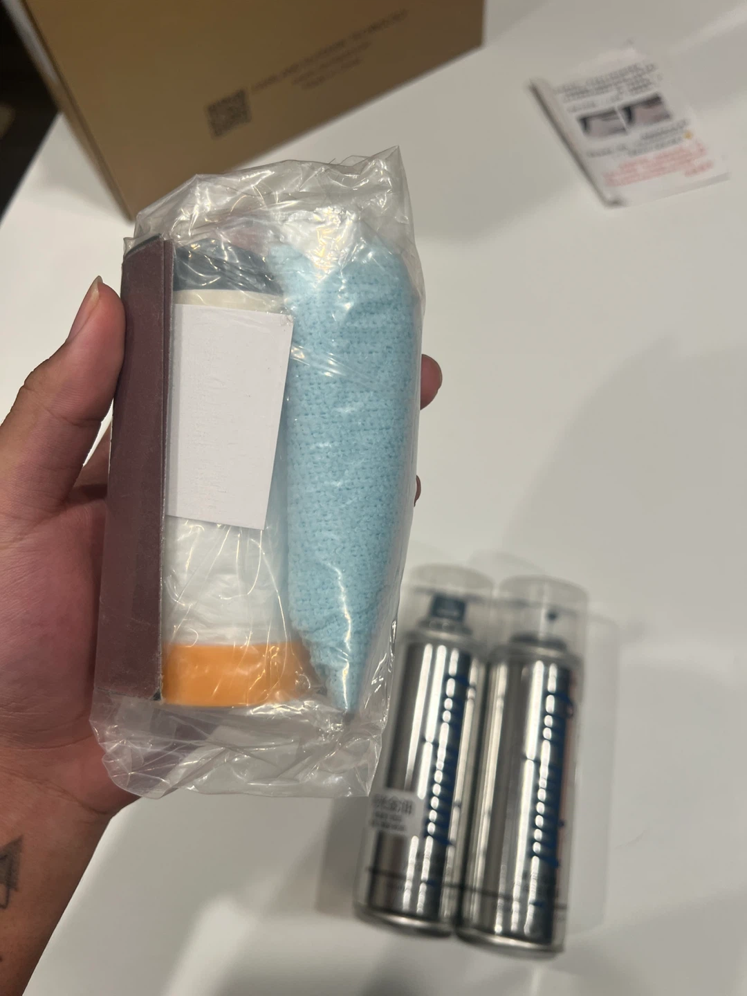 Brand new car touch-up paint kit for White Range Rover. - photo 4