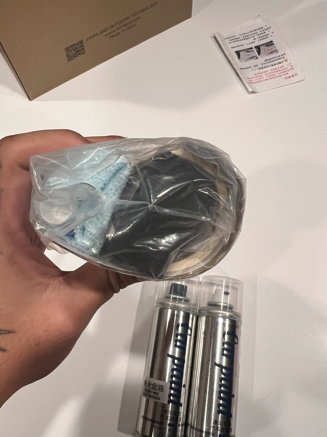 Brand new car touch-up paint kit for White Range Rover. - photo 3