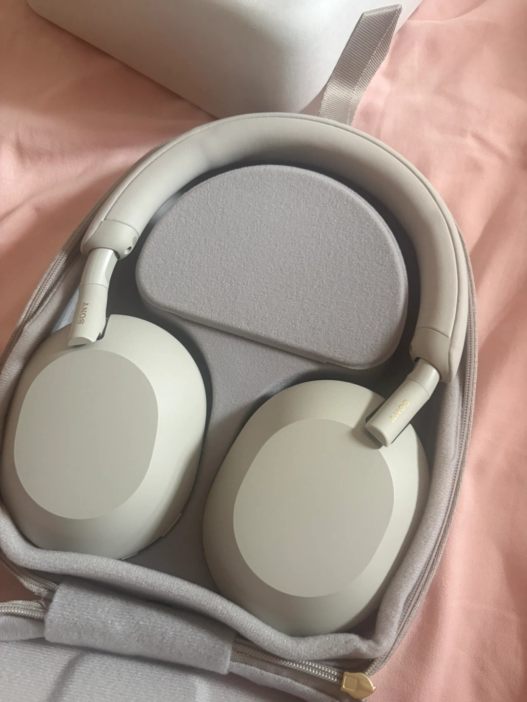 Brand NEW Sony WH-1000XM5 Wireless Noise Cancelling Headphones