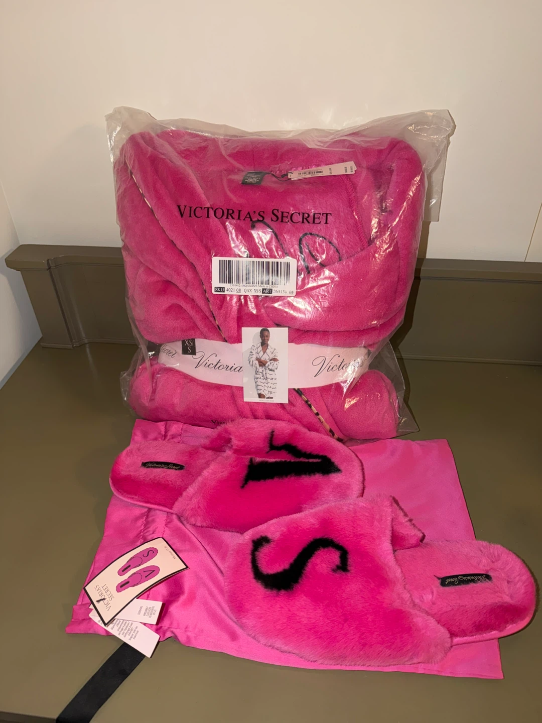 Victoria's Secret Pink Robe & Slippers Set