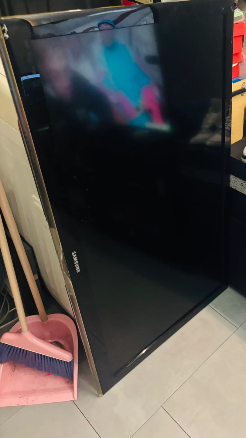 Samsung TV 44 inch no stance - photo 4