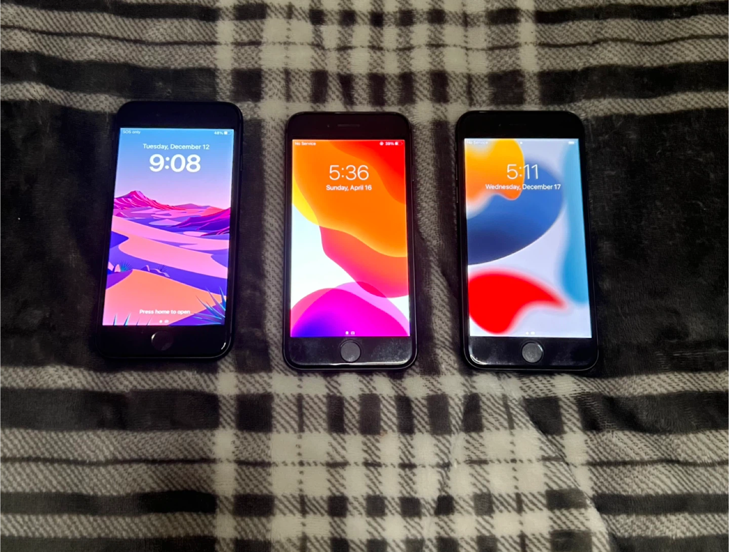 Apple iPhone 8 all three for $150 excellent condition - photo 3