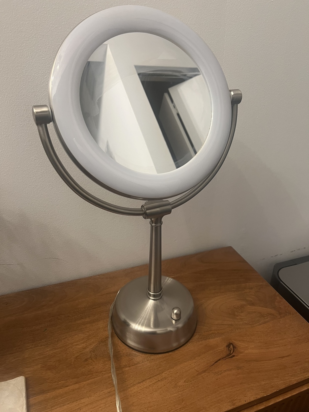 LED Light Makeup Mirror with Magnification - photo 3