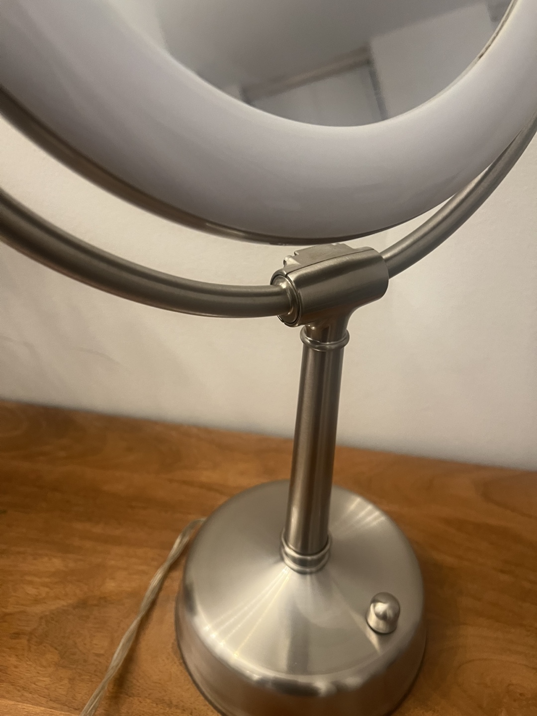 LED Light Makeup Mirror with Magnification - photo 4