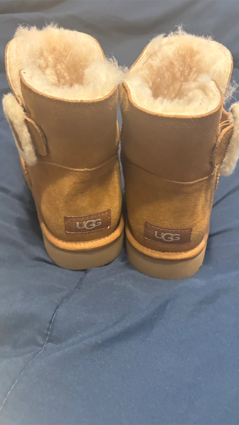 UGG Kids' Bixbee Boot - Size 9 - photo 3