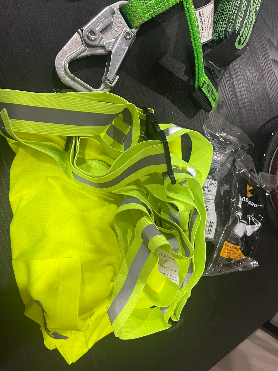 Safety Harness & Miller HP Shock-Absorbing Lanyard - photo 4