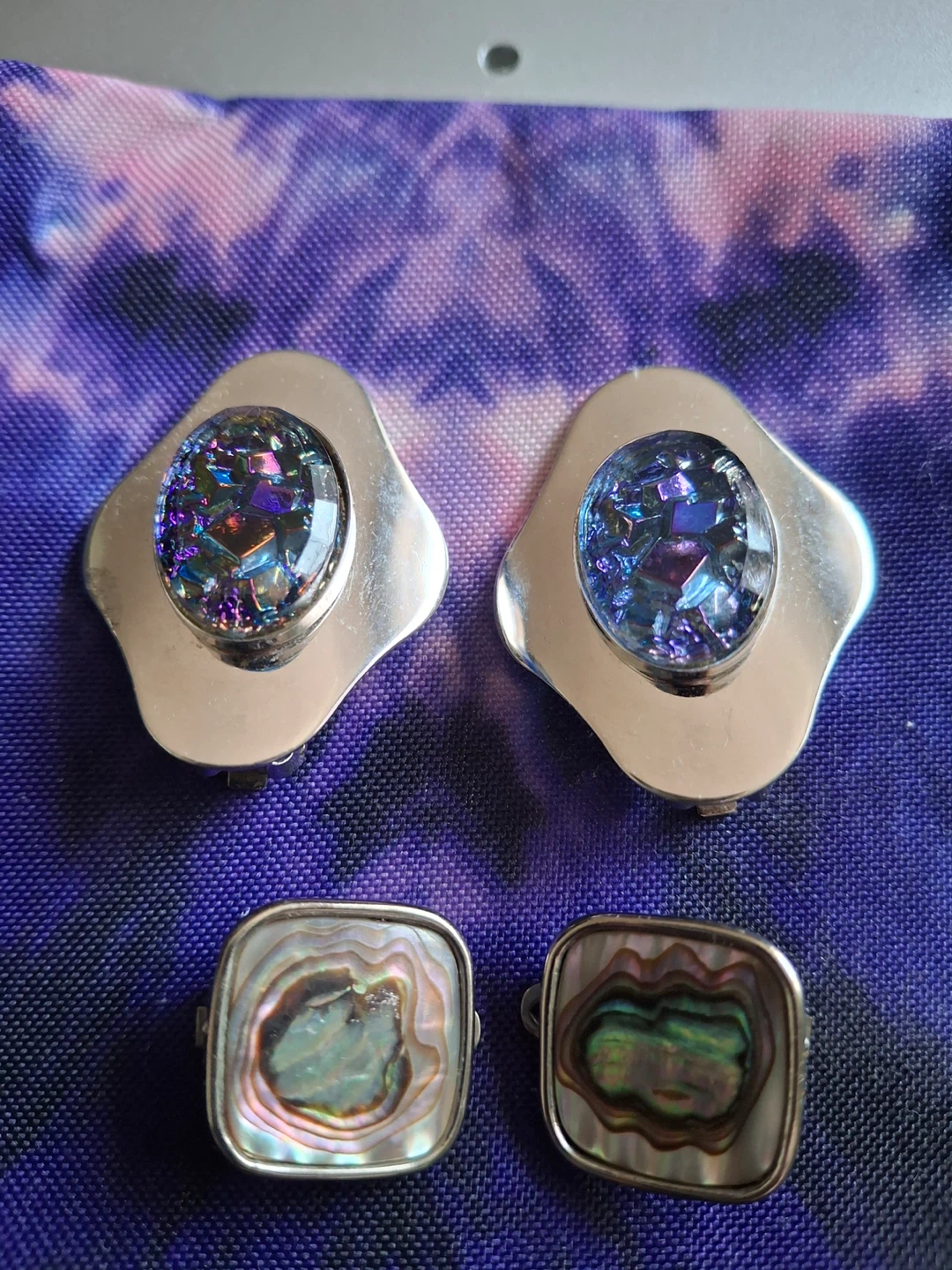 Vintage clip-on earrings (2 pairs)