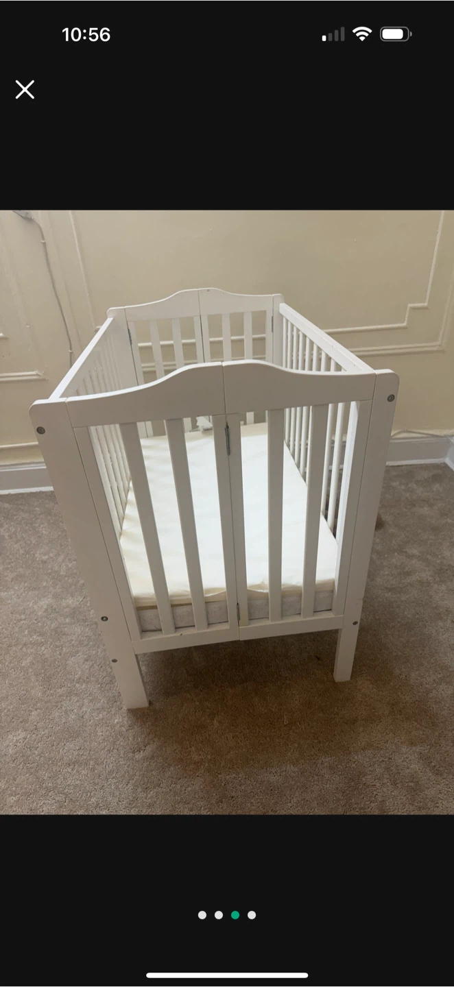 White Baby Crib - Great Condition! - photo 4