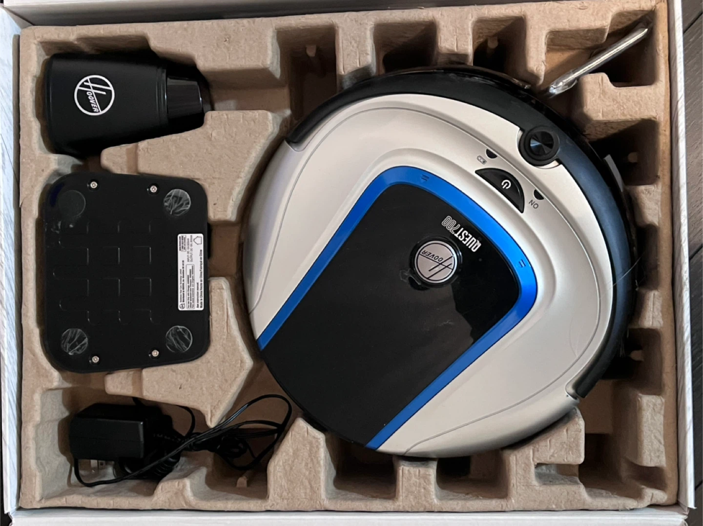 Used Hoover Quest 700 robotic Vacuum (Need battery) - photo 2