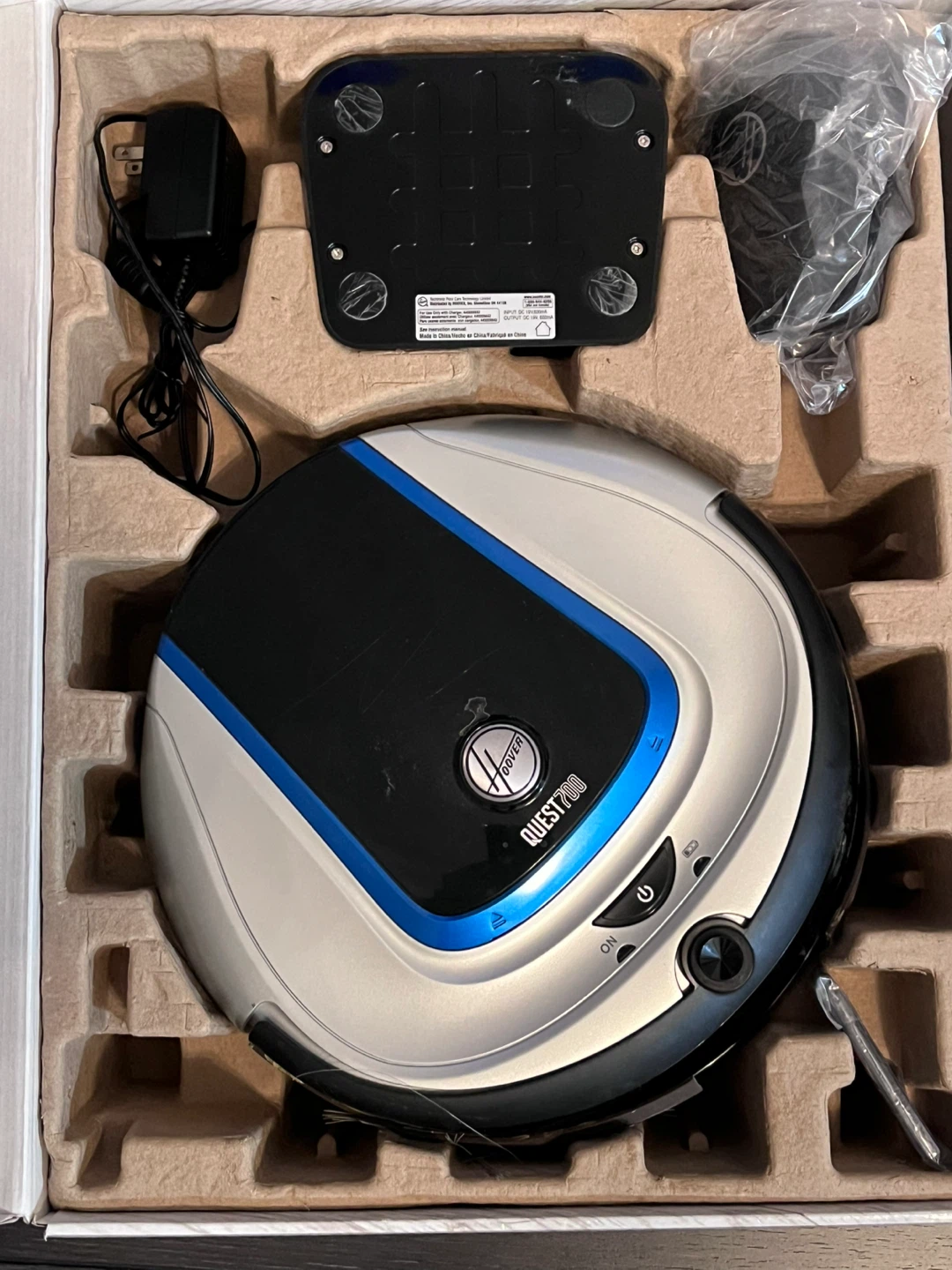 Used Hoover Quest 700 robotic Vacuum (Need battery) - photo 4
