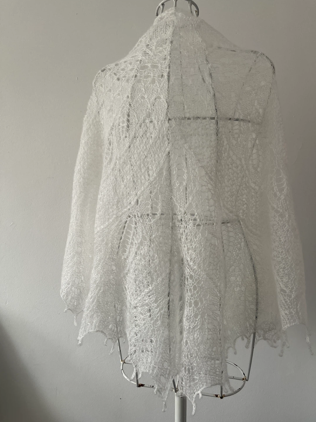 White Lace Hand Made Shawl - photo 2