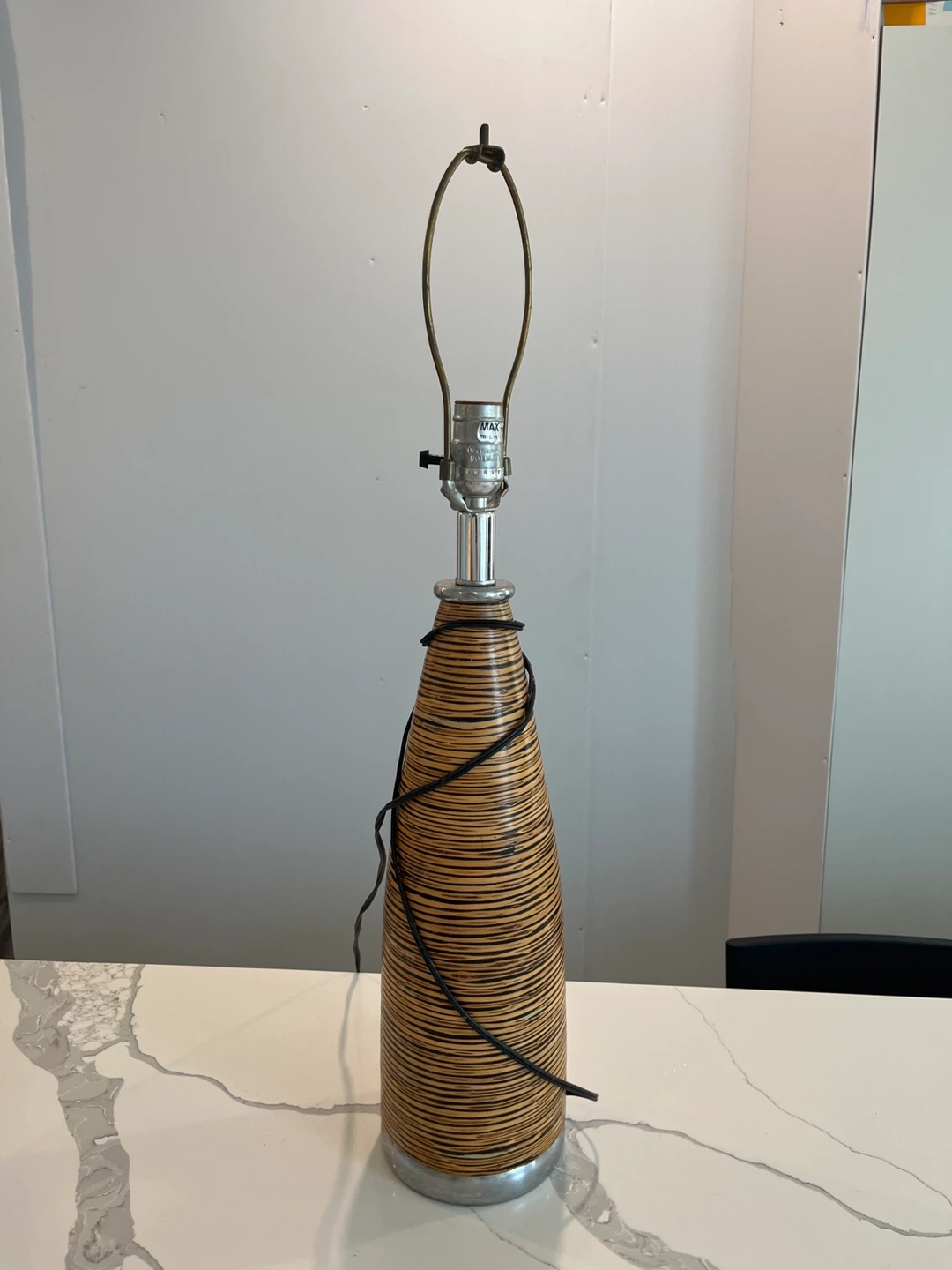 Vintage Table Lamp with Woven Base & Beige Shade - photo 2