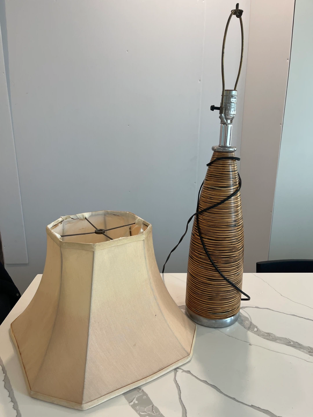 Vintage Table Lamp with Woven Base & Beige Shade - photo 3