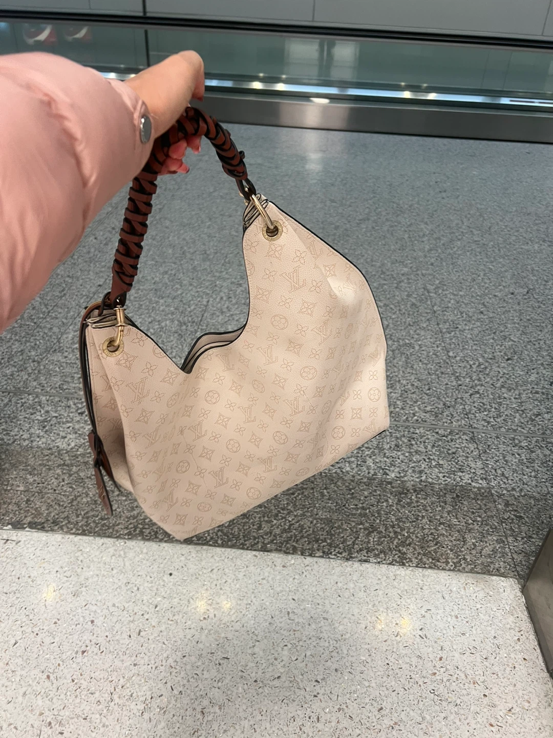 Louis Vuitton Cream Hobo Bag - photo 2