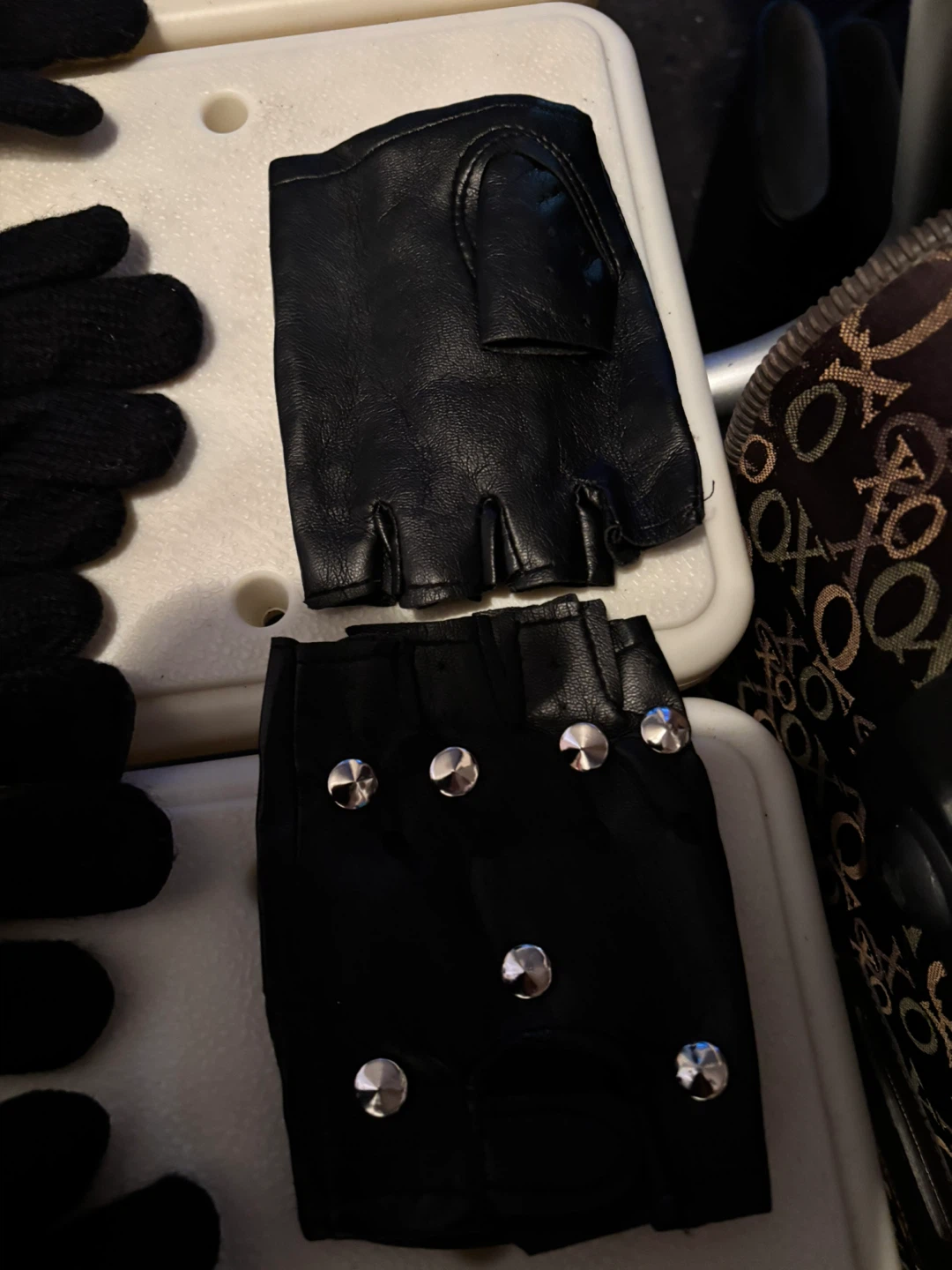 Gloves 5 dollars each - photo 5