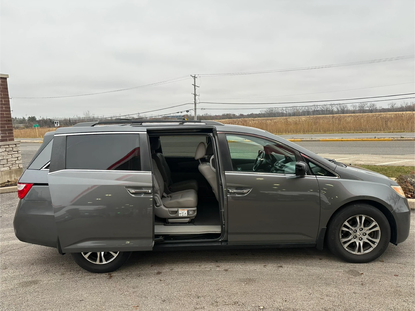 2012 Honda Odyssey Minivan - Gray 89k miles - photo 3