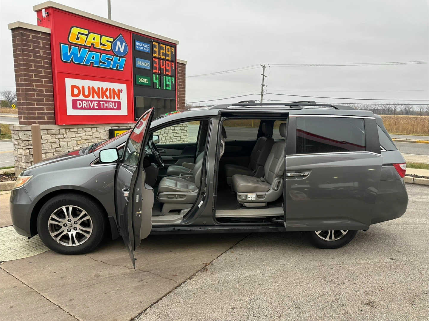 2012 Honda Odyssey Minivan - Gray 89k miles - photo 4
