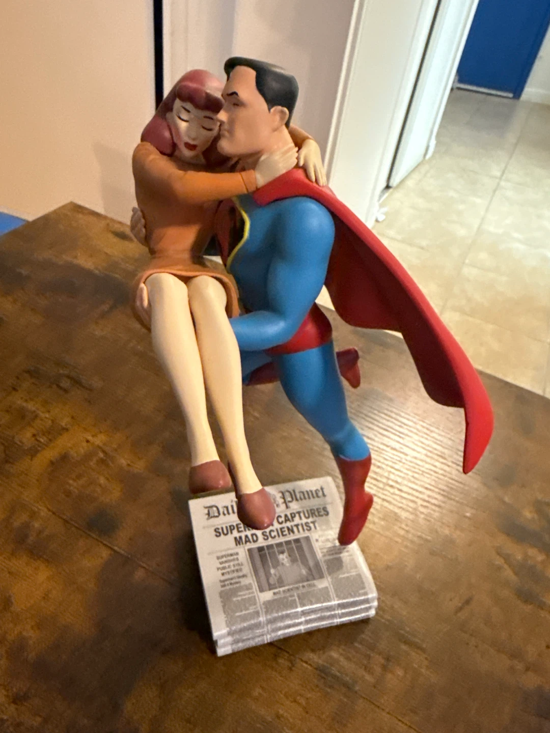 Superman & Lois Lane Figurine