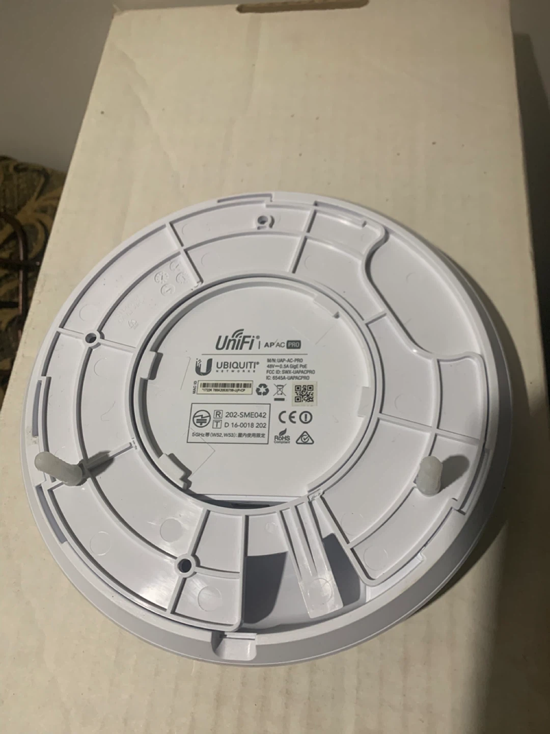 Ubiquiti UniFi AP AC Pro Access Point - photo 4