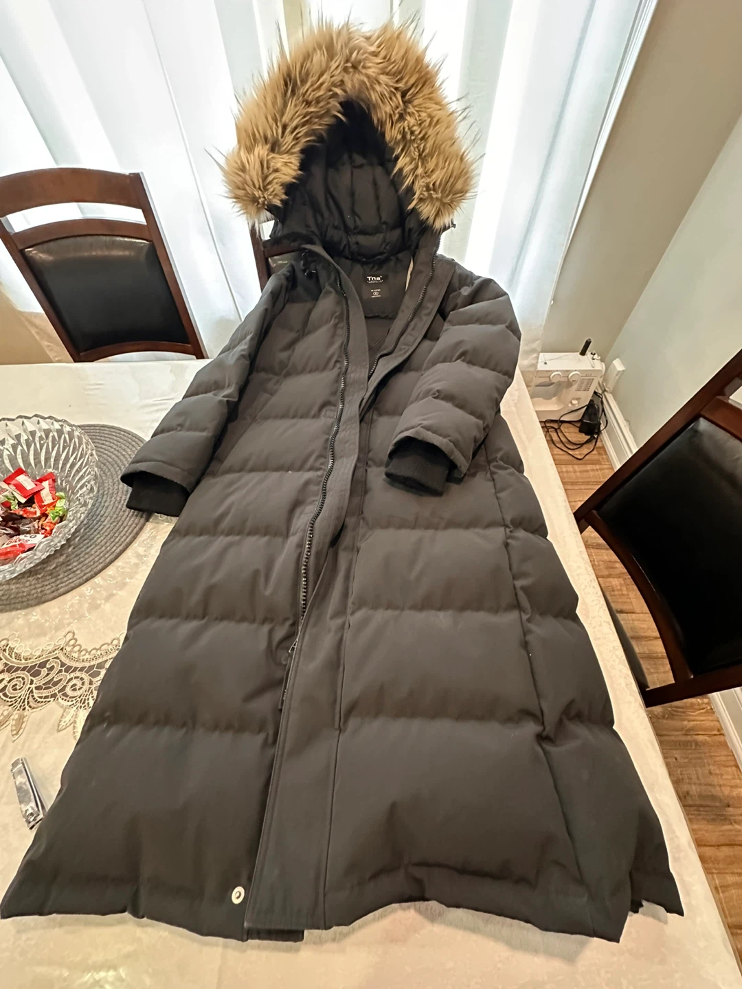 Aritzia TNA St. Anton Parka – Women’s Medium – (Puffer Jacket)