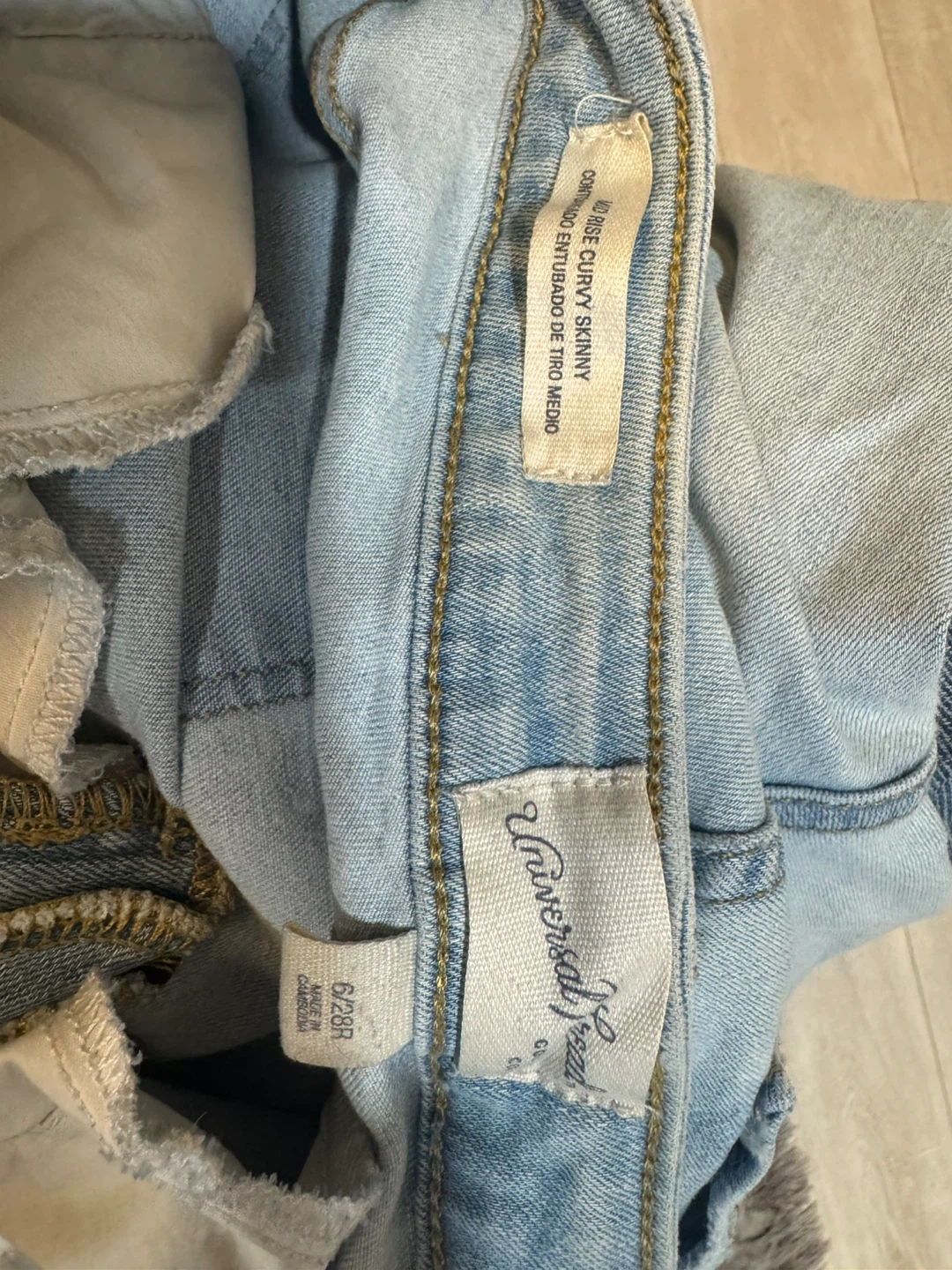Universal Thread Mid Rise Curvy Skinny Jeans - Size 6 - photo 4
