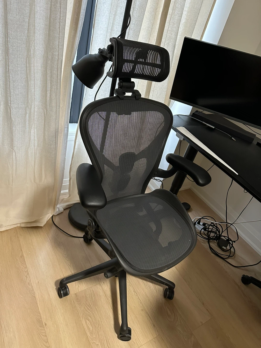 Herman Miller Aeron Chair - Black - photo 3